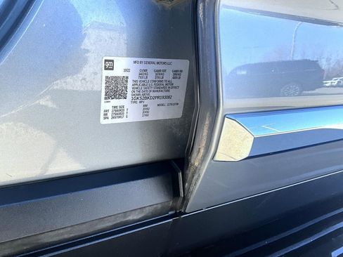 Used 2023 GMC Yukon SLT image 30