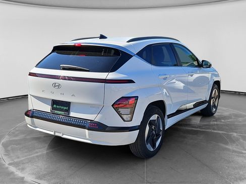 Used 2024 Hyundai Kona Limited FWD image 3