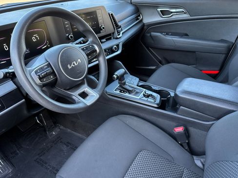 Used 2023 Kia Sportage LX image 10