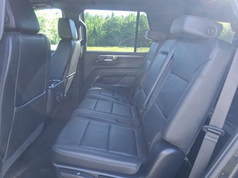 Used 2025 Chevrolet Tahoe LT AWD/4WD image 16