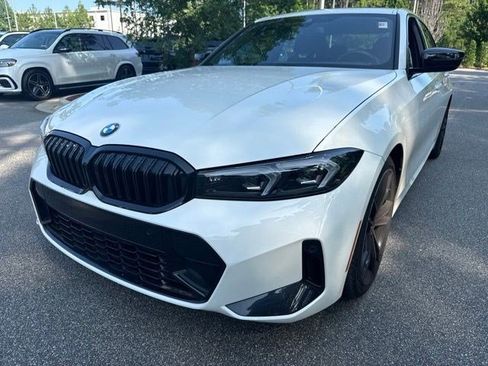 Used 2023 BMW 330i Sedan w/ M Sport Package RWD image 9