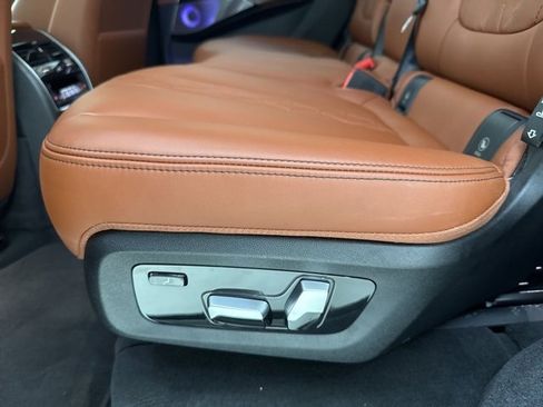 Used 2024 BMW X7 M60i w/ Executive Package image 47