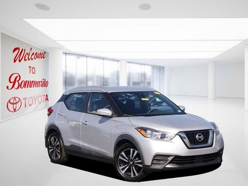 Used 2020 Nissan Kicks SV FWD image 2