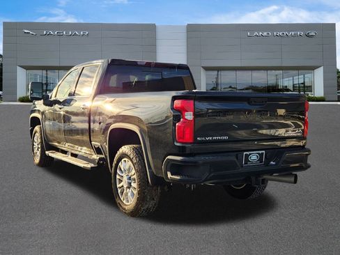 Used 2022 Chevrolet Silverado 2500 High Country w/ Technology Package image 3