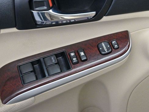 Used 2012 Toyota Camry XLE image 11