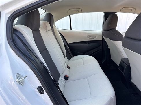Used 2022 Toyota Corolla LE image 28