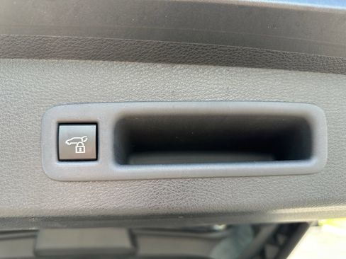 Used 2025 Toyota Sienna LE AWD/4WD image 39