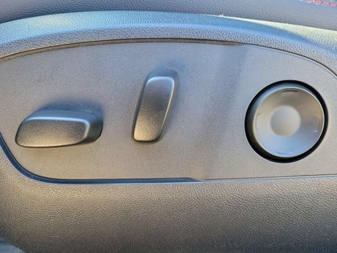 Used 2024 Chevrolet Equinox EV RS FWD image 19