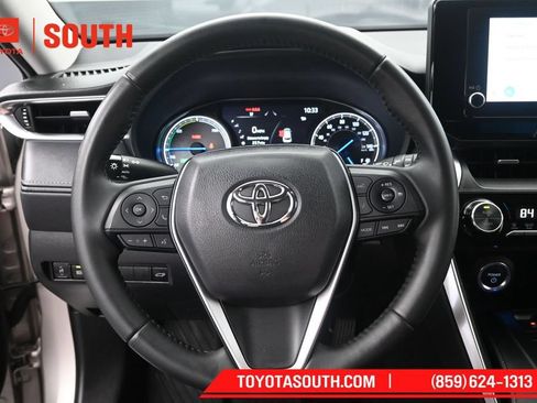Used 2023 Toyota Venza LE AWD/4WD image 24