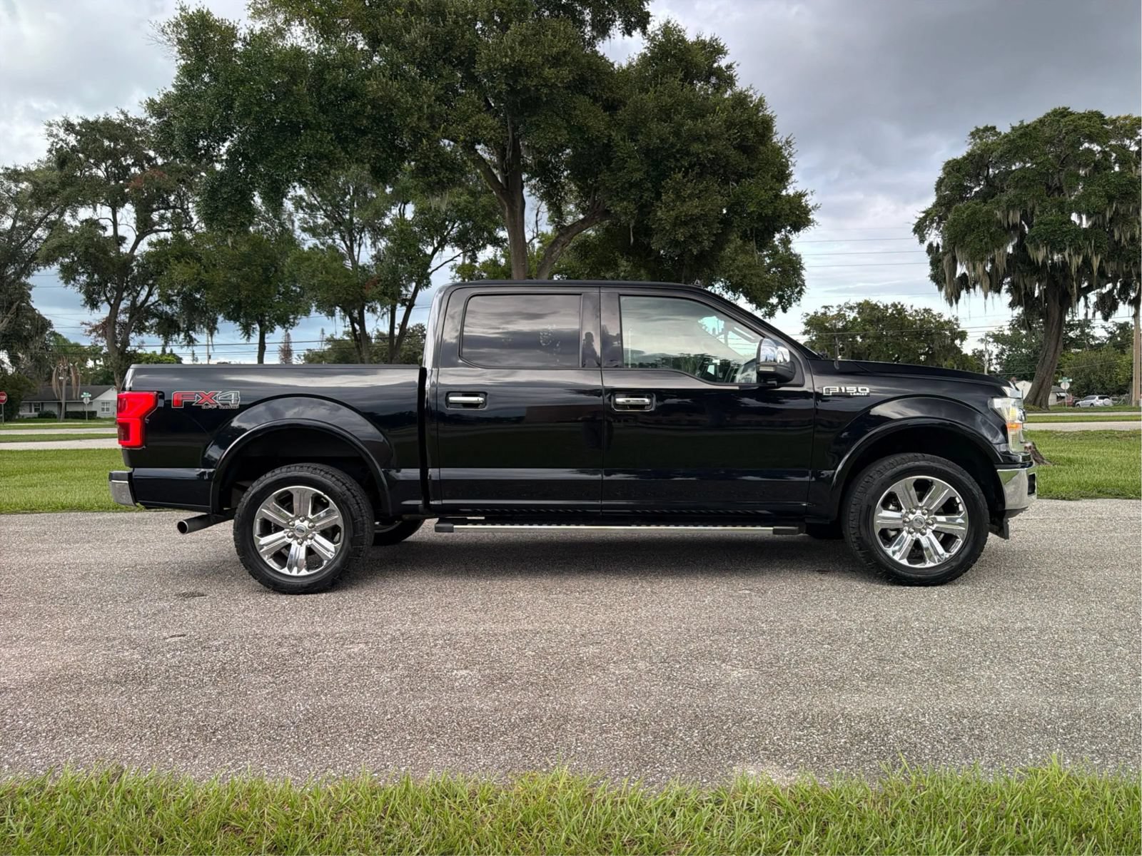 Used 2018 Ford F150 Lariat w/ Equipment Group 502A Luxury AWD/4WD image 4
