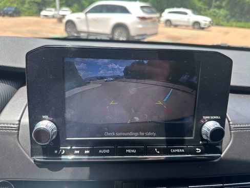 Used 2024 Mitsubishi Outlander ES FWD image 11