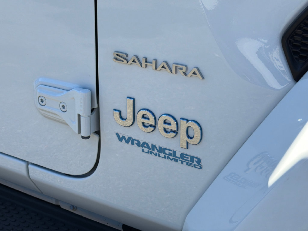 Used 2022 Jeep Wrangler Unlimited Sahara w/ Cold Weather Group AWD/4WD image 9