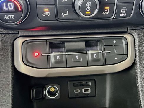 Used 2021 GMC Acadia Denali w/ Denali Ultimate Package AWD/4WD image 17
