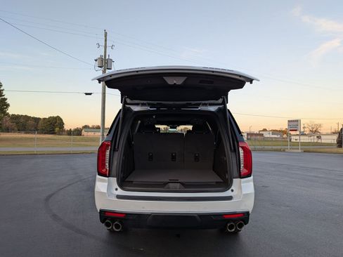 Used 2024 GMC Yukon XL Denali w/ Advanced Technology Package image 36