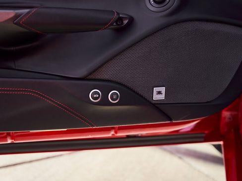 Used 2019 Ferrari 488 Spider Base image 35