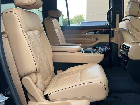 Used 2023 Jeep Grand Wagoneer L Series III image 62