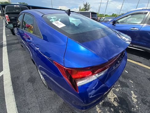 Used 2021 Hyundai Elantra SE FWD image 10