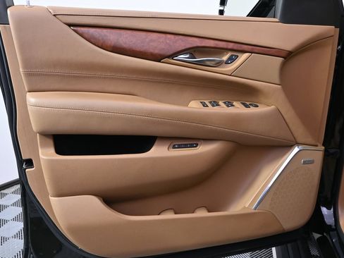 Used 2016 Cadillac Escalade Platinum AWD/4WD image 22