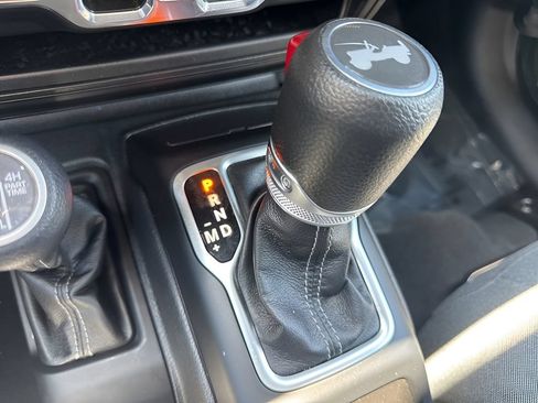 Used 2024 Jeep Wrangler Unlimited w/ Convenience Group AWD/4WD image 18