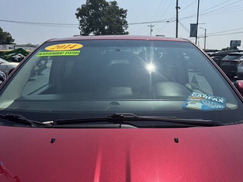 Used 2014 Chrysler Town & Country Touring w/ Driver Convenience Group FWD image 11