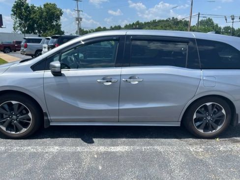 Used 2022 Honda Odyssey Elite image 3