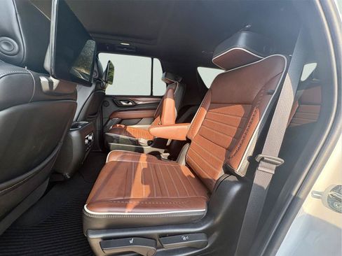 Used 2023 GMC Yukon Denali Ultimate AWD/4WD image 14