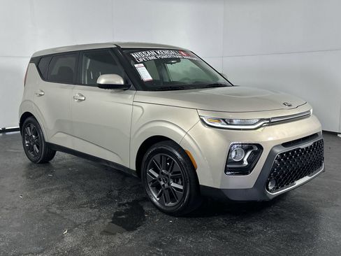 Used 2020 Kia Soul EX image 3