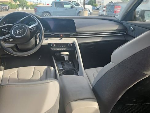 Used 2024 Hyundai Elantra Limited image 10