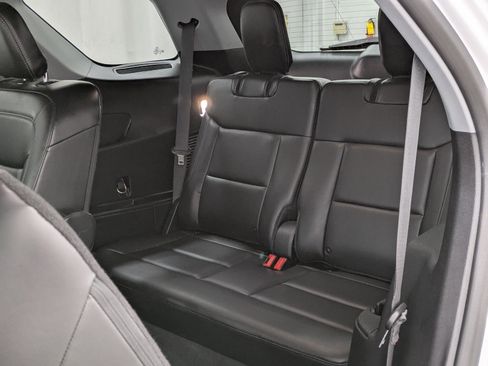 Used 2021 Ford Explorer XLT w/ Equipment Group 202A image 12