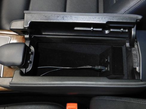 Used 2013 Mercedes-Benz E 350 4MATIC Sedan image 40