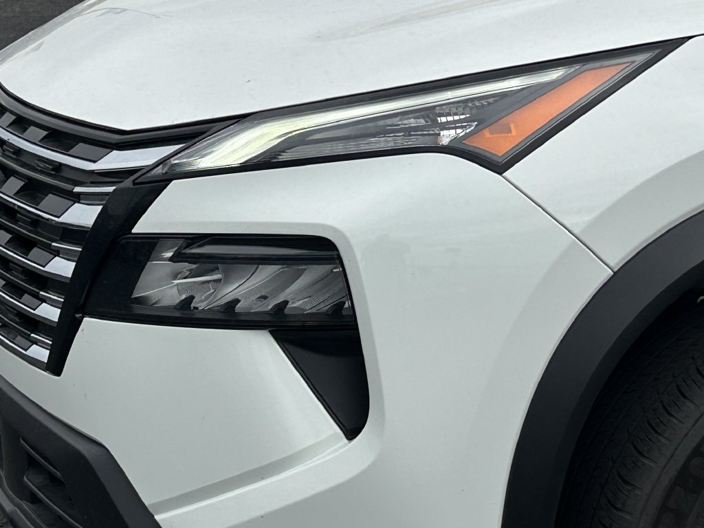 Used 2024 Nissan Rogue S FWD image 10