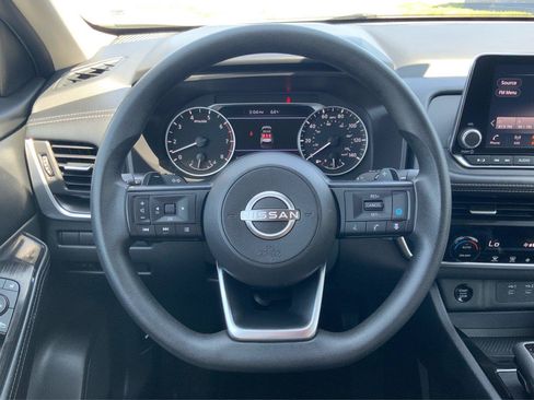 Used 2024 Nissan Rogue SV AWD/4WD image 16