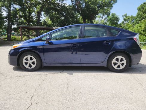 Used 2014 Toyota Prius Four w/ Solar Roof Package FWD image 5