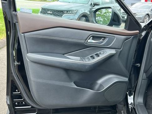 Certified 2023 Nissan Rogue SV w/ SV Premium B Package AWD/4WD image 9