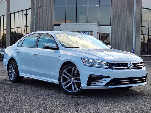 Used 2018 Volkswagen Passat 2.0T R-Line FWD image 25