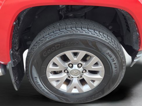 Used 2016 Toyota Tacoma SR5 w/ SR5 Appearance Package (SN) RWD image 30
