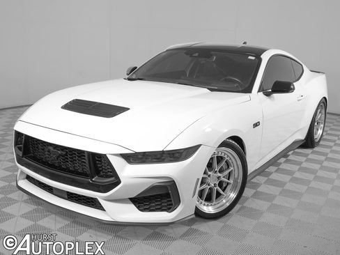 Used 2024 Ford Mustang GT Premium RWD image 1