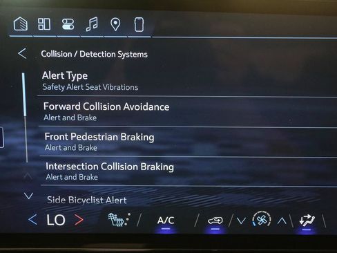 Used 2024 Chevrolet Traverse Z71 AWD/4WD image 28