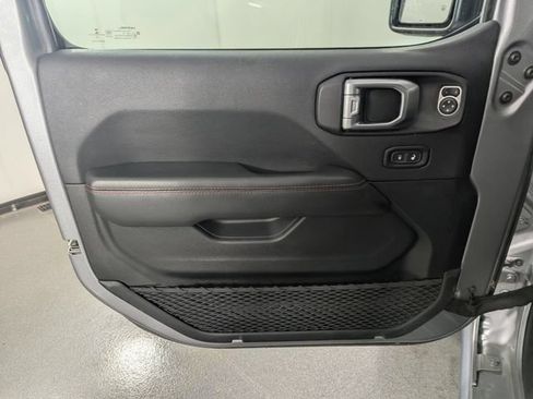 Used 2020 Jeep Gladiator Rubicon w/ Dual Top Group AWD/4WD image 9