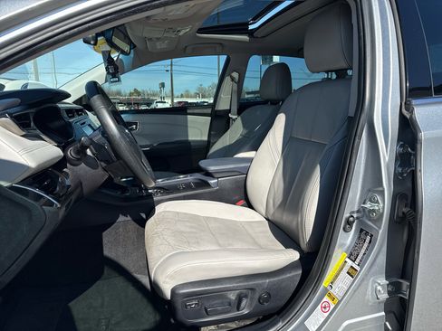 Used 2015 Toyota Avalon XLE Touring image 9