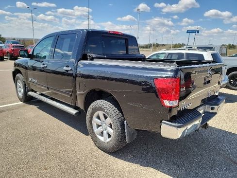 Used 2014 Nissan Titan SV w/ SV Value Truck Package AWD/4WD image 5