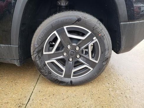 New 2026 Jeep Cherokee Laredo image 12