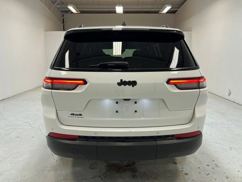 Used 2023 Jeep Grand Cherokee L Laredo AWD/4WD image 10