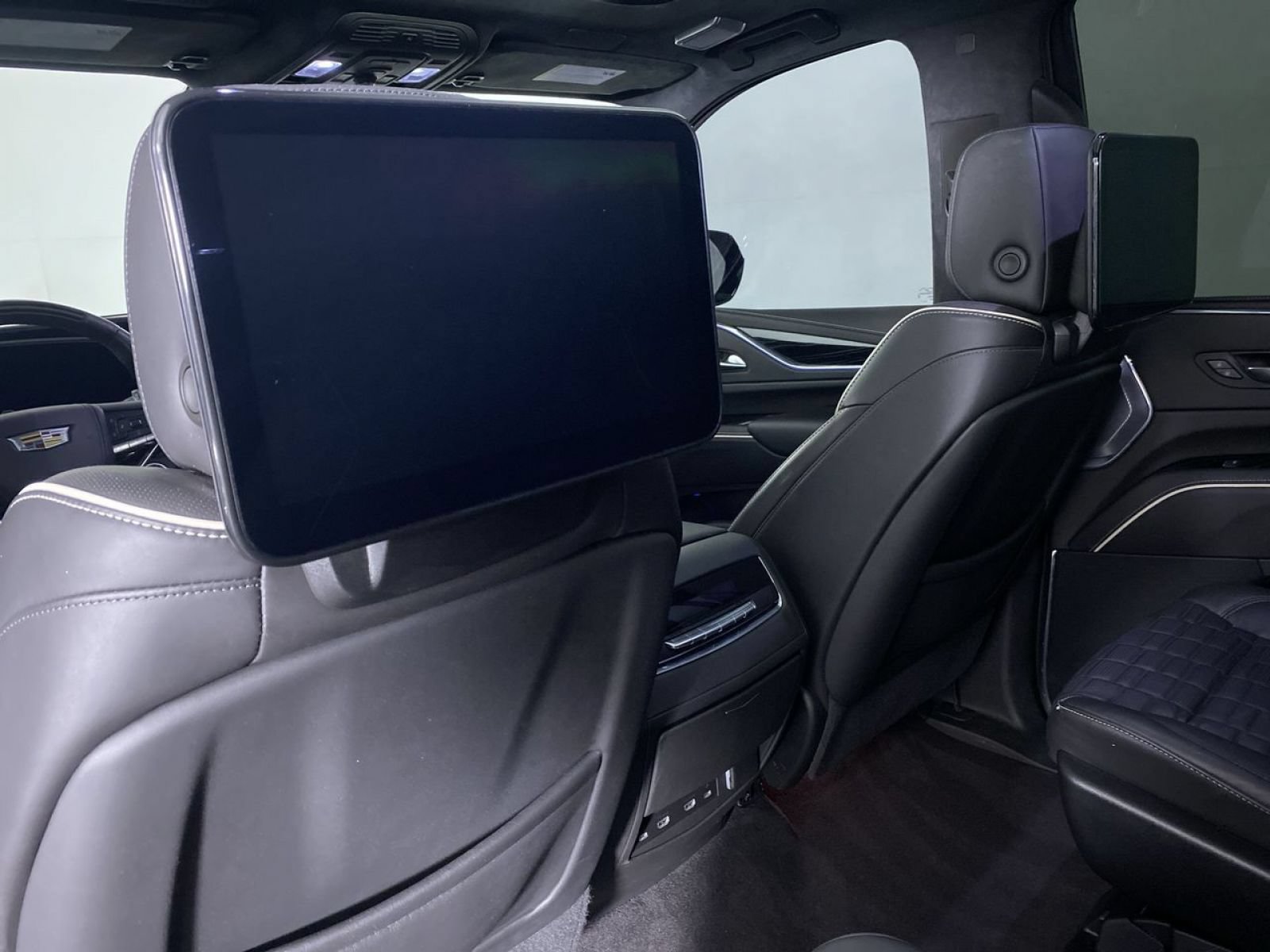 Certified 2024 Cadillac Escalade V w/ Heavy-Duty Trailer Package AWD/4WD image 19