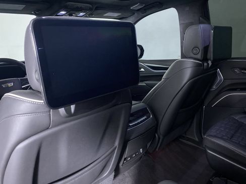 Certified 2024 Cadillac Escalade V w/ Heavy-Duty Trailer Package AWD/4WD image 19