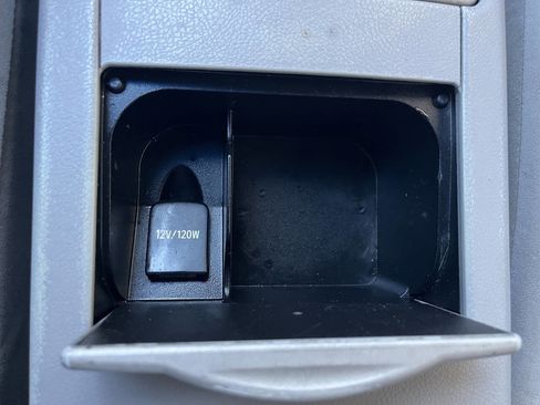 Used 2011 Toyota Camry LE image 21