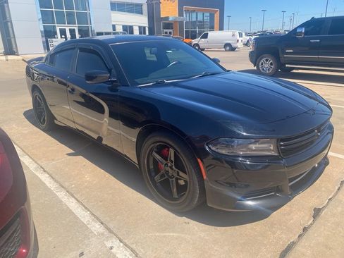 Used 2017 Dodge Charger SE w/ Blacktop Package image 1