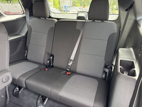 Used 2023 Chevrolet Traverse LT FWD image 11