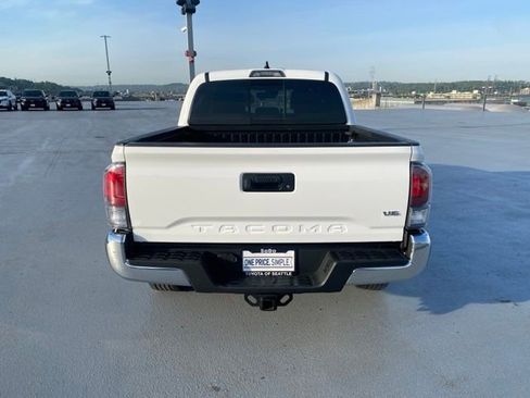 Certified 2023 Toyota Tacoma TRD Off-Road AWD/4WD image 11