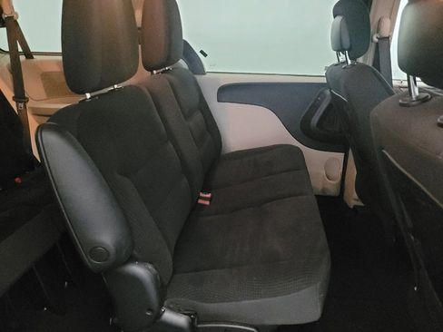 Used 2018 Dodge Grand Caravan SE w/ UConnect Hands-Free Group FWD image 19
